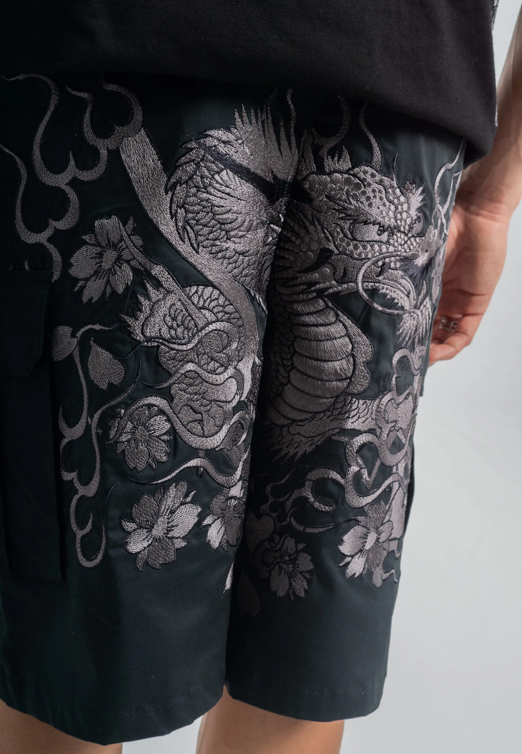 Mens Vintage-Dragon Embroidered Combat Trousers Shorts - Black